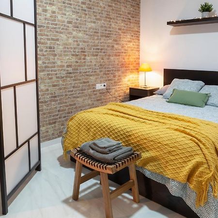 Artistic Digital Retreat-Great Location Near Metro Apartment Валенсия Екстериор снимка
