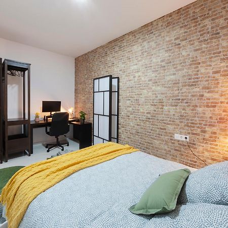 Artistic Digital Retreat-Great Location Near Metro Apartment Валенсия Екстериор снимка