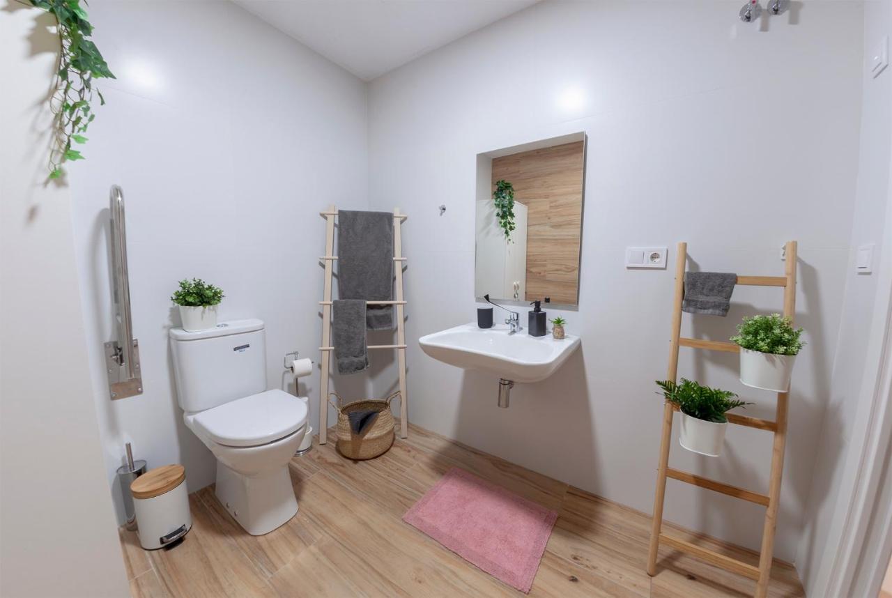 Artistic Digital Retreat-Great Location Near Metro Apartment Валенсия Екстериор снимка