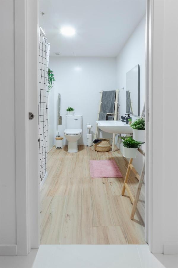 Artistic Digital Retreat-Great Location Near Metro Apartment Валенсия Екстериор снимка