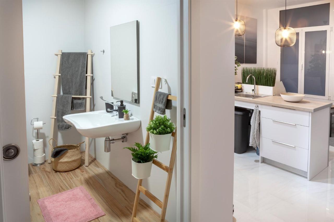 Artistic Digital Retreat-Great Location Near Metro Apartment Валенсия Екстериор снимка