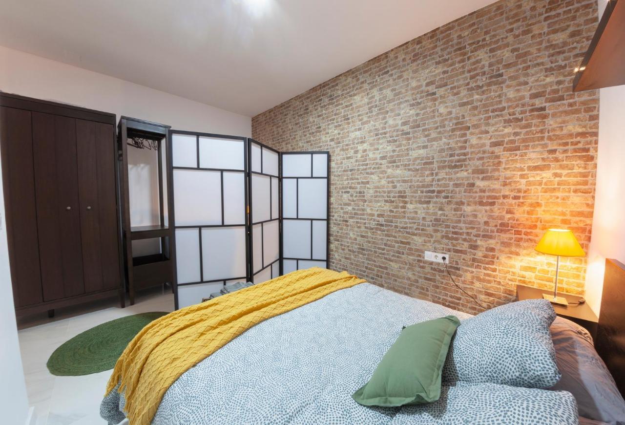 Artistic Digital Retreat-Great Location Near Metro Apartment Валенсия Екстериор снимка