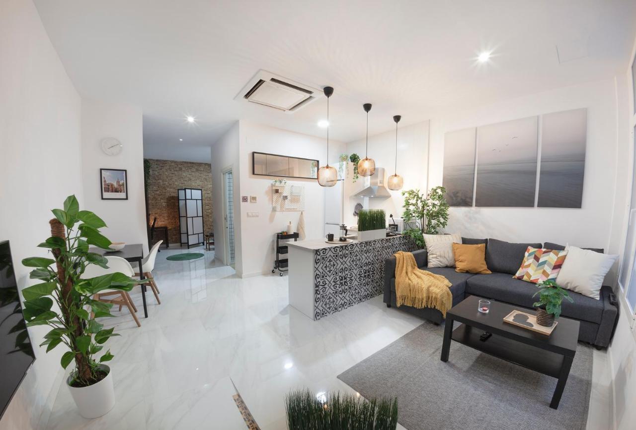 Artistic Digital Retreat-Great Location Near Metro Apartment Валенсия Екстериор снимка